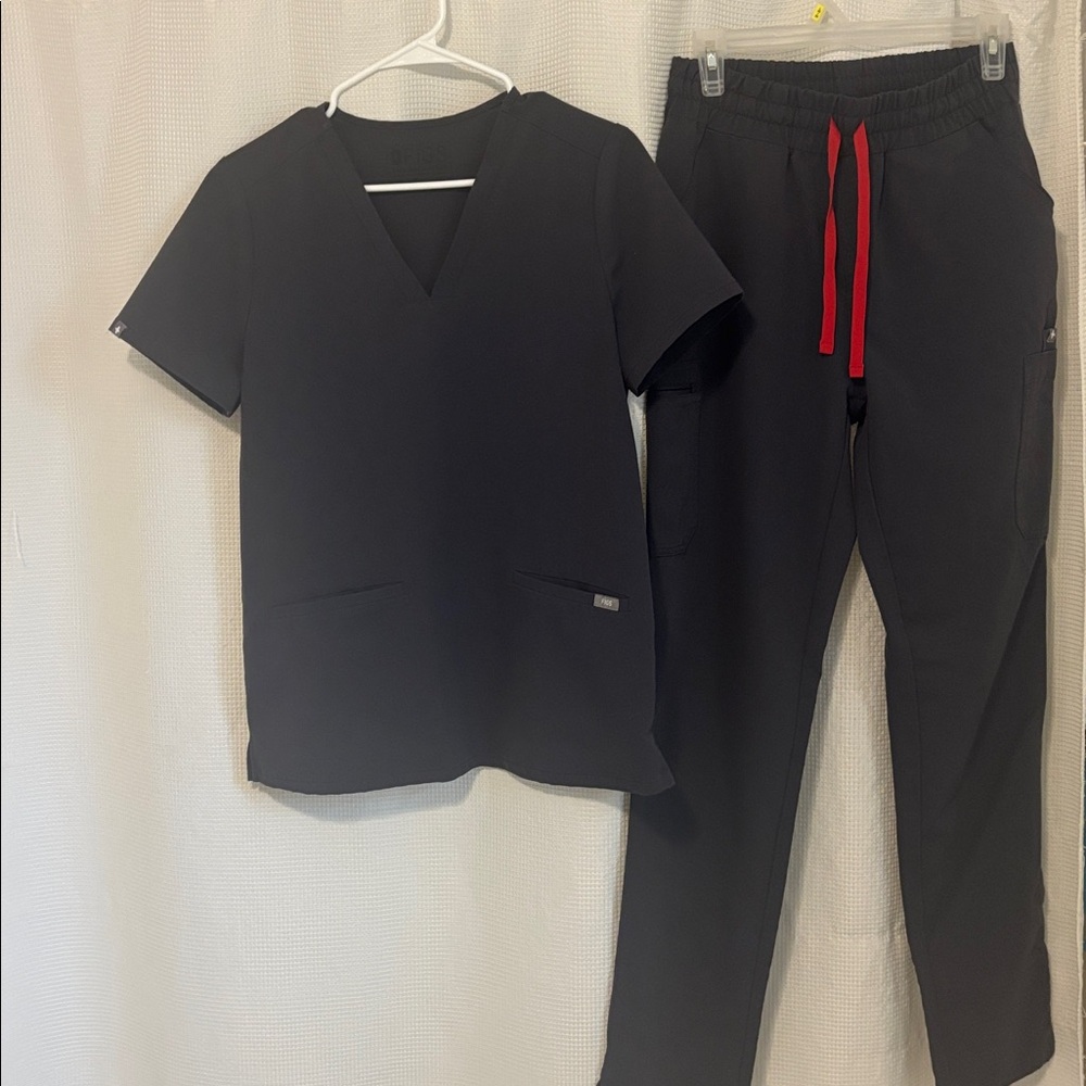 Figs women’s Pants in gray.